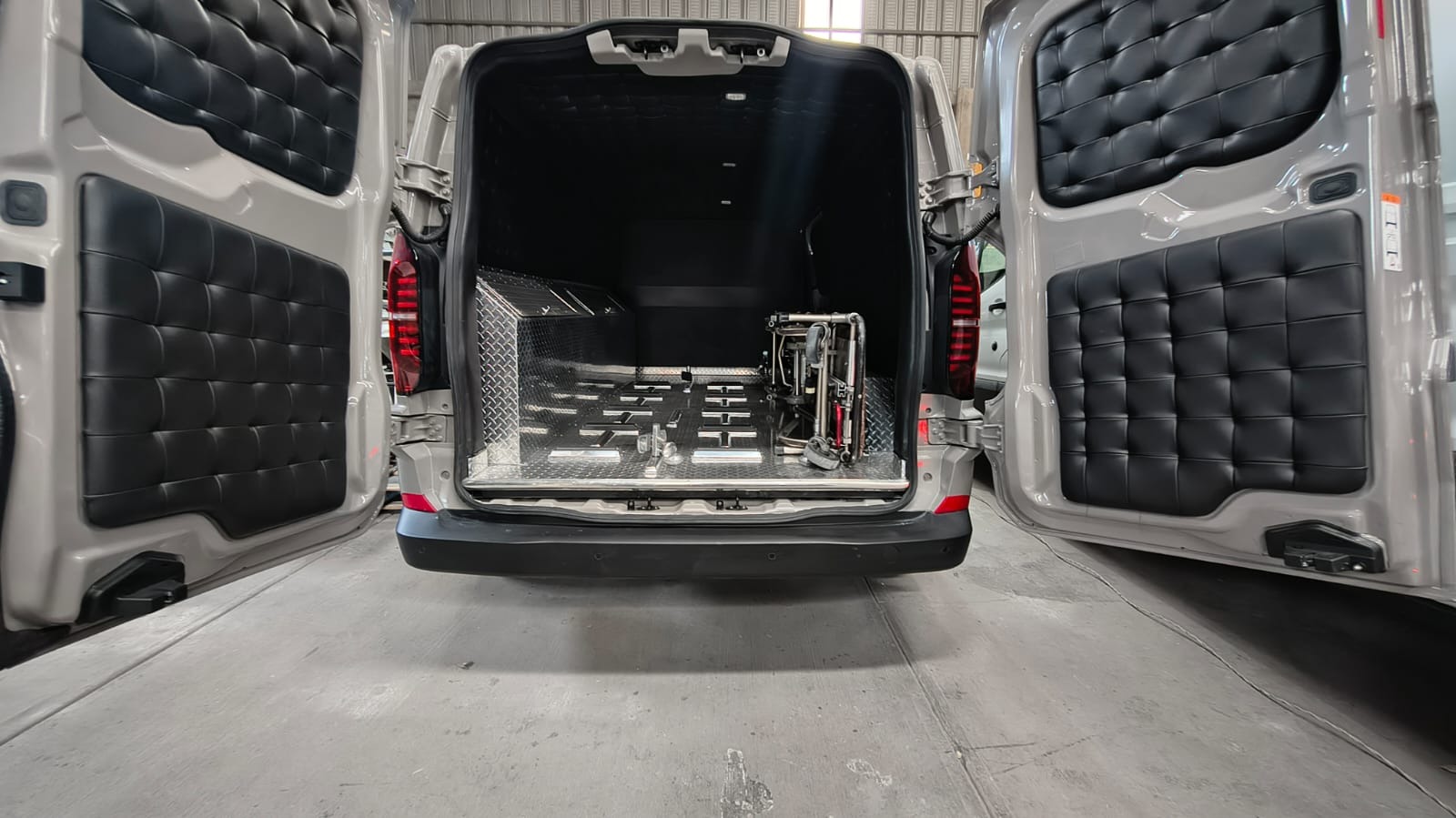 Camioneta Gayosso puertas traseras